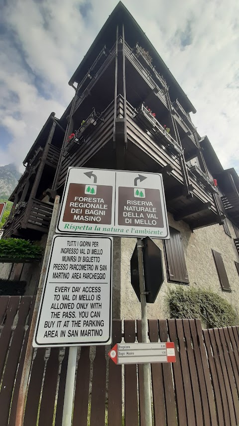Foto di Parcheggio - Via Ezio Vanoni 12, San Martino (SO), Italia