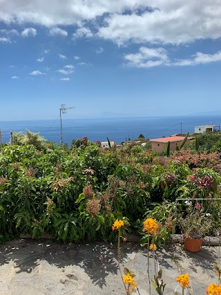 Casa rural con barbacoa, WiFi y estupenda vista la Mar, en La Palma