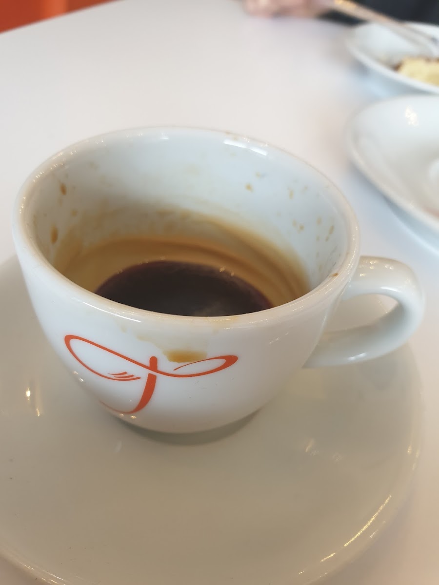 Temptations in 25-27 Highbury Cor, London N5 1RA, UK - Cafes featuring Dine-In, Serves Breakfast, Serves Lunch, Serves Brunch, Takeout, Delivery, Dog Friendly, Restroom, Good for Children, Desserts, Coffee