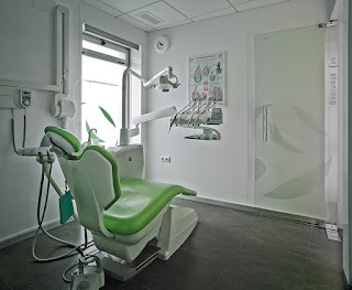 Suraña González Odontólogos Clínica dental. Implantología dental en San Fernando