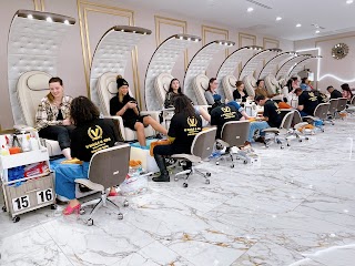 V Nails & Spa