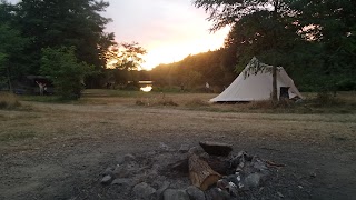 Natuurkampeerterrein / camping VueduLac Bourgogne Frankrijk