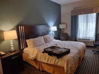 Holiday Inn Express & Suites Youngstown West - Austintown, an IHG Hotel