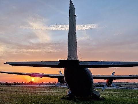 Zum Fliegerhorst in Asmusstedt