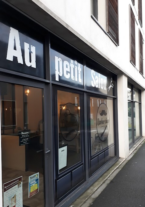 AU PETIT SALON