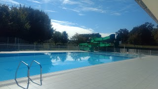 Piscine du parc des loisirs à Ambrières les Vallées