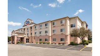 Fairfield Inn & Suites by Marriott Toledo Maumee