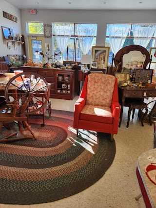 Aal Yours - Consignments, furniture restoration and more