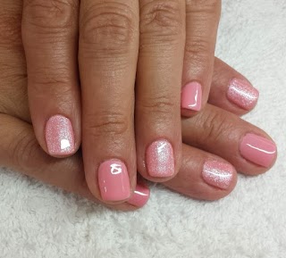 Manicura y pedicura de gel, permanente - Uñas de gel, acrílicas