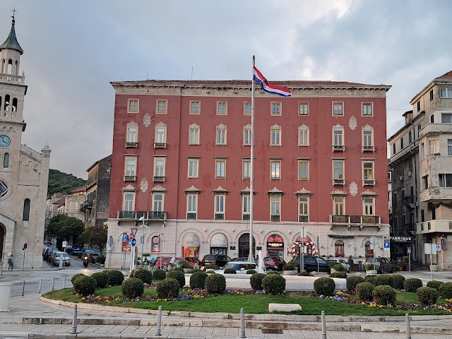 Place de la République (Les Procuraties)