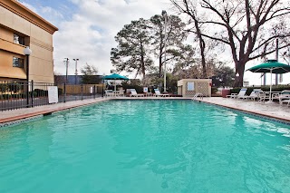 La Quinta Inn & Suites by Wyndham Savannah Southside