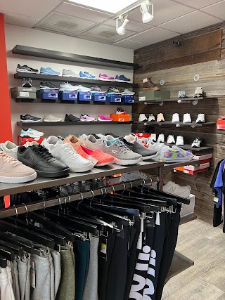 Sneaker Den