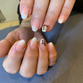 Perla manicura (uñas, estética, belleza)