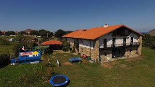 Surfinn Sopelana Surf House & School