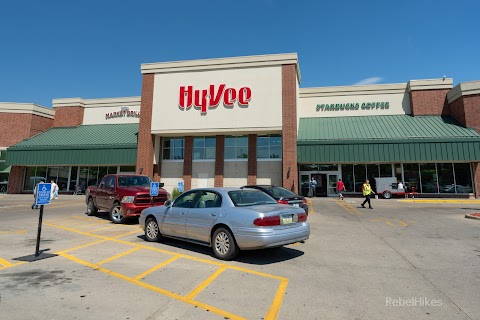 Hy-Vee Grocery Store