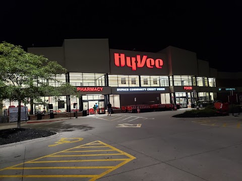 Hy-Vee Grocery Store