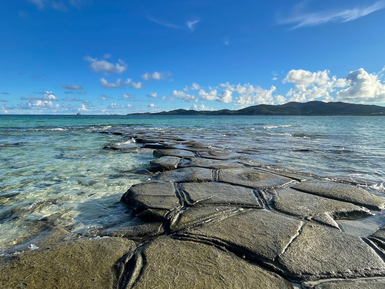 奥武島の畳石 | 久米島・慶良間の観光スポット | AVA Travel（アバ 