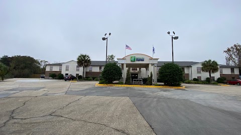 Holiday Inn Express Breaux Bridge/Henderson, an IHG Hotel