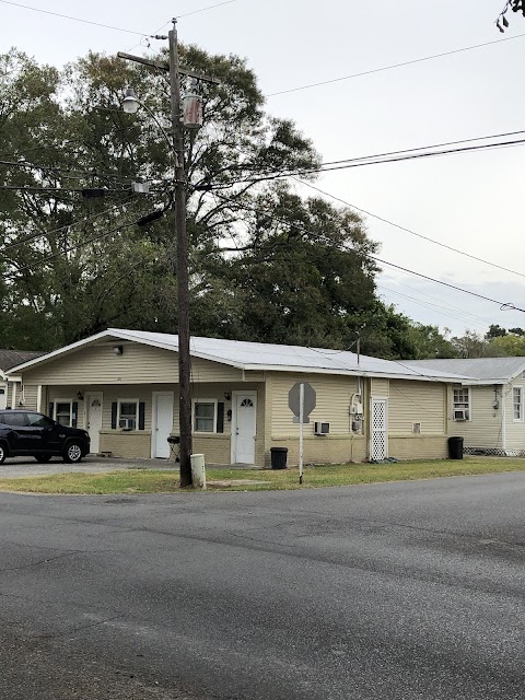 Photo of Diez Apartments - 224 East Roosevelt Street, Gonzales, LA 70737, USA