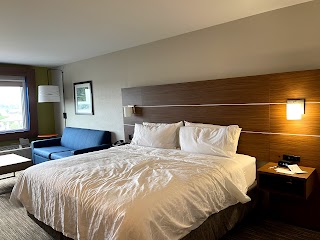 Holiday Inn Express & Suites Racine, an IHG Hotel