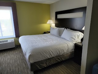 Holiday Inn Express Kansas City - Bonner Springs, an IHG Hotel