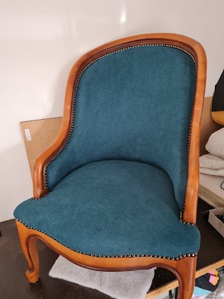 Réparation de chaises et fauteuils en cannage rempaillage et tapisserie travail à l'ancienne