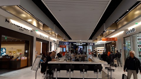 DUTY FREE CDG Terminal 2AC - Alcool, Tabac, Gastronomie, Beauté et Mode (BuY PARIS DUTY FREE)