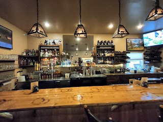 The Bear Den | Restaurant & Bar