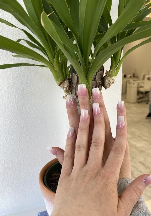 ALI NAILS & SPA