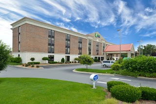 Holiday Inn Express Crestwood, an IHG Hotel