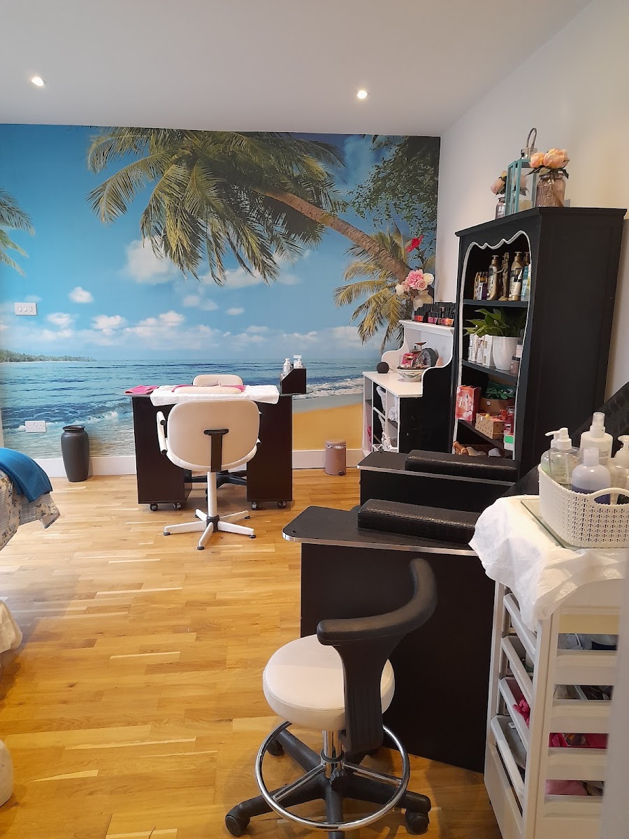 The Beauty Garden at Home in THE WHITE HOUSE, Bagshot Rd, Knaphill, Woking GU21 2SG, UK - Beauty Salons And Hairdressers featuring Restroom