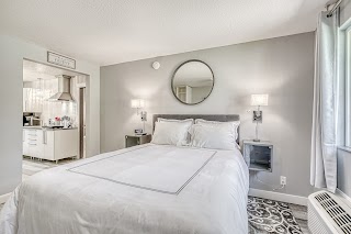 The Lighthouse Inn & Suites / Auburn- Waterloo Hotel