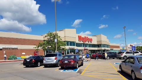 Hy-Vee Grocery Store