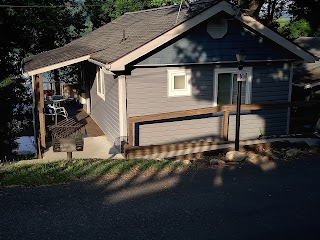 Lakeshore Cottages & Motel