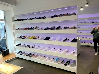 43einhalb sneaker store