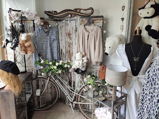 Bel Air. Paris Normandie, Vêtements et objets de seconde main, créations de bijoux et accessoires spécialisée en mariage