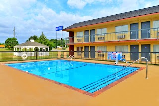 Castle Inn & Suites By OYO Chickasha