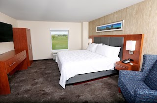 Holiday Inn & Suites Sioux Falls - Airport, an IHG Hotel