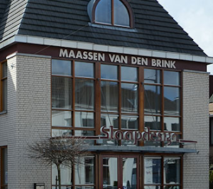 Maassen van den Brink Bedden en Woninginrichting