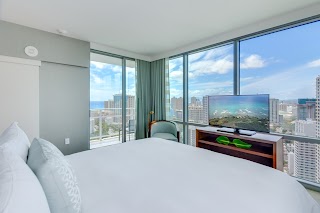 Real Select Vacations at the Ritz-Carlton Waikiki