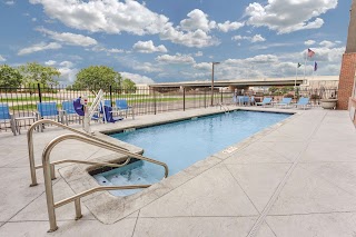 La Quinta Inn & Suites by Wyndham Wichita Airport