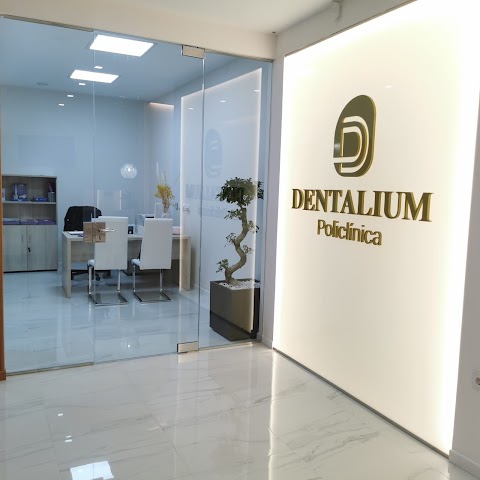 Policlínica Dentalium. Odontología avanzada, medicina estética, podología y psicología