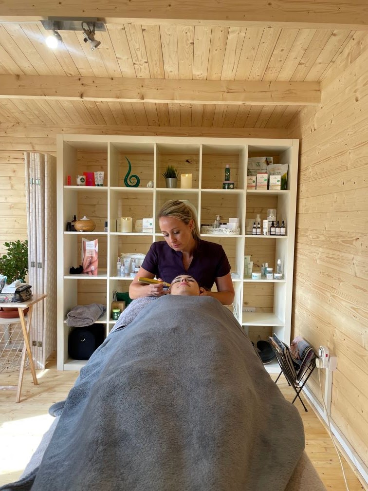 Surrey Sanctuary Skin & Beauty in 29 Tollgate Rd, Dorking RH4 2PP, UK - Beauty Salons And Hairdressers featuring Restroom