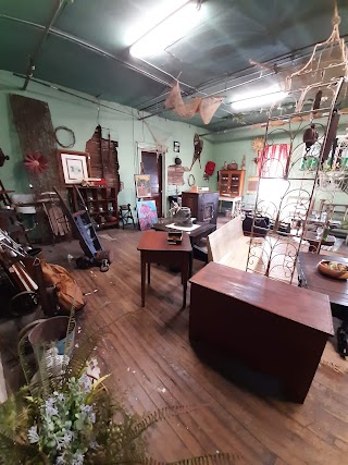 River Mountain Antiques