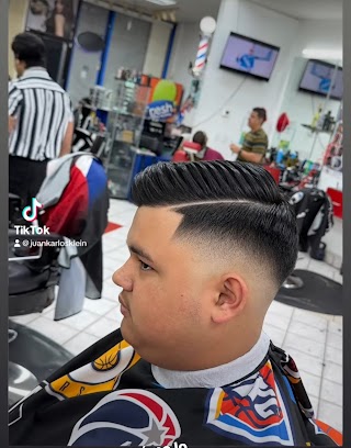 Los Cubanos Barbers & Salón