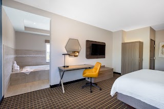 Holiday Inn Express & Suites Pittsburg, an IHG Hotel