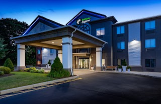 Holiday Inn Express Newport North - Middletown, an IHG Hotel