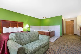 Days Inn & Suites by Wyndham Wichita