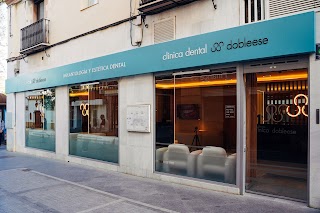 Dobleese Clínica Dental en Dos Hermanas| Implantes Dentales, Carillas Dentales, Periodoncia y Estética Dental