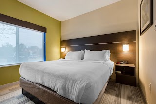 Holiday Inn Express & Suites St Charles, an IHG Hotel